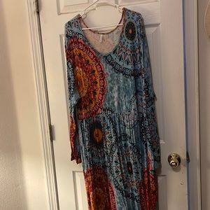 Long sleeve maxi dress 5x, fits like a 4x.